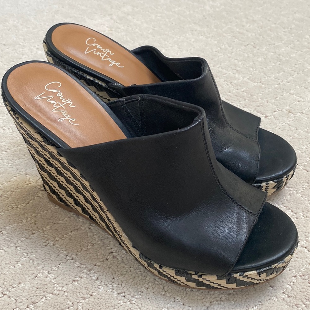 Crown Vintage Wedges size 6.5 Black and Tan
